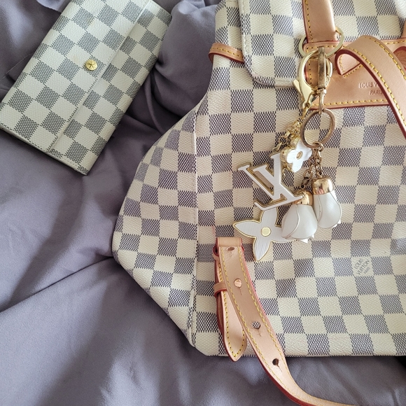 Woman's Purse - Picture 6 of 16